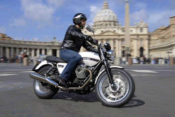 Moto_Guzzi_V7_Classic.jpg