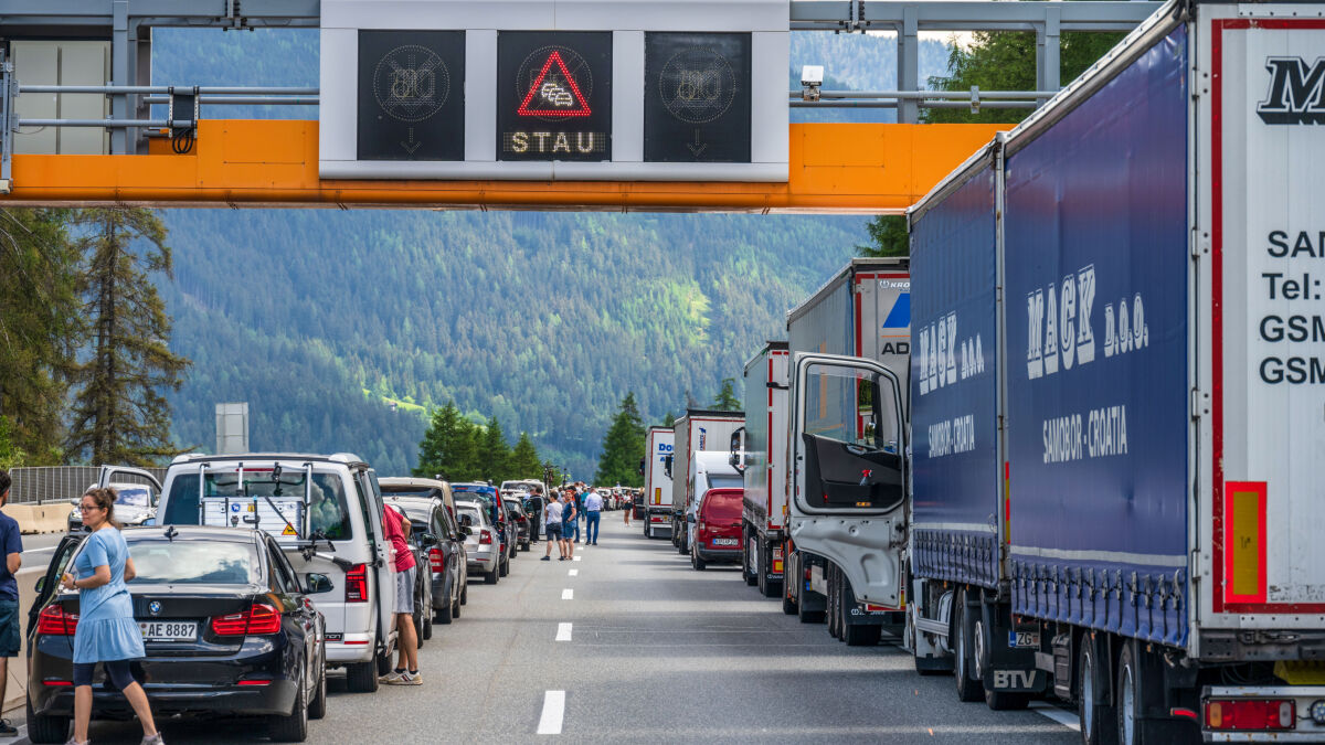 Brenner und Fernpass gesperrt: Protest trifft wichtige Alpenrouten